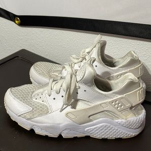 White Huaraches size 9.5 in mens